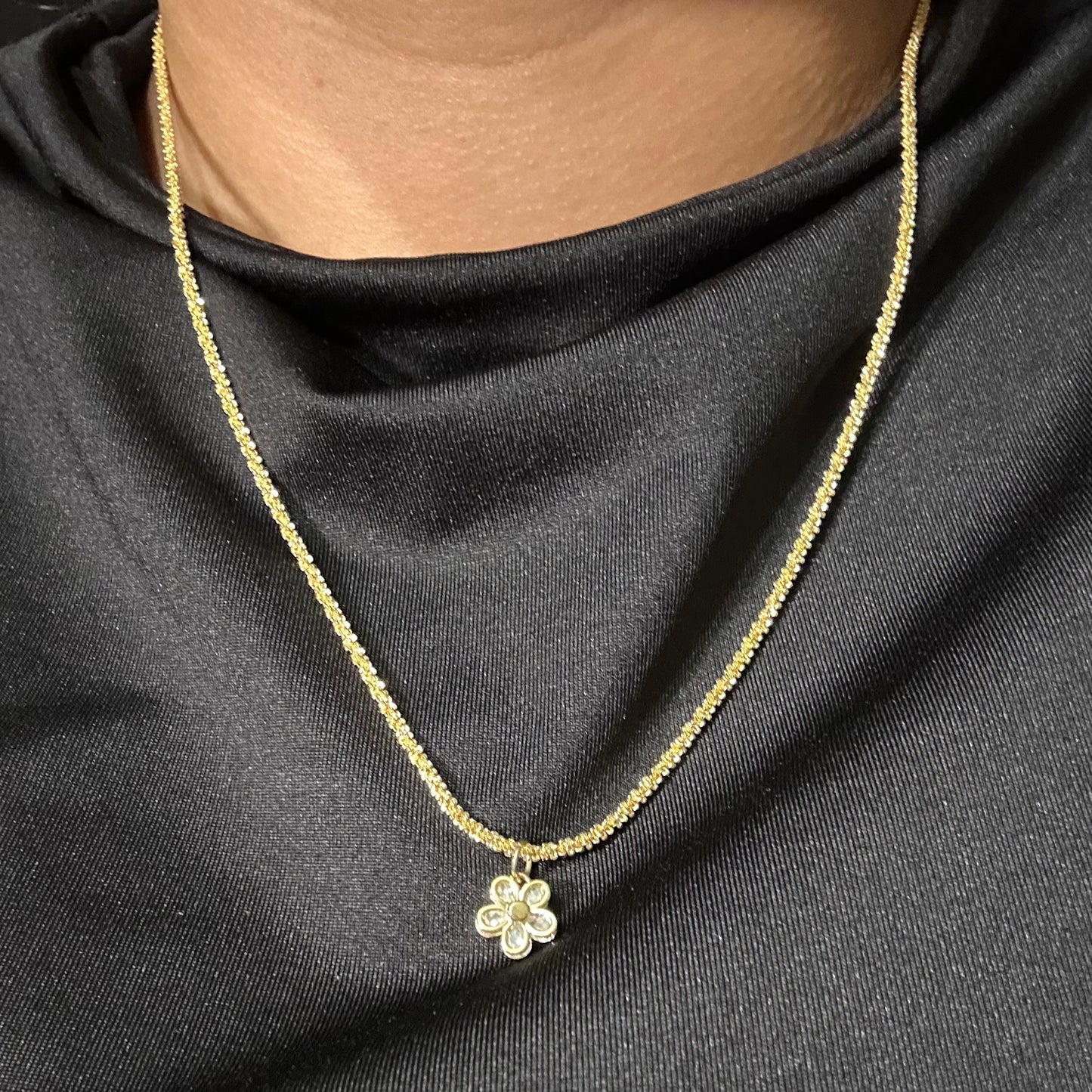 Flor Dorada Necklace